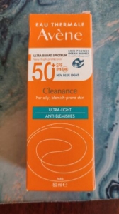 Avene Very High Protection Cleanance Tinted Spf50+ Sun Cream For Blemish-prone