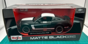 Maisto Ford Mustang Boss 302: True To Original Model Car 1:24, With Doors And Mo