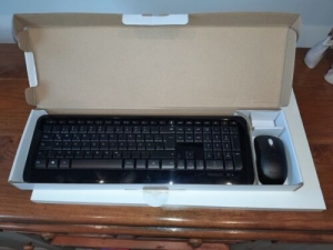 Microsoft Wireless Desktop 850 Keyboard And Mouse - Black, Uk Layout (qwerty)